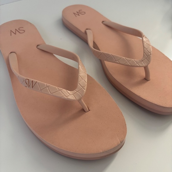 STUART WEITZMAN Embossed Flip Flop In Poudre - Picture 13 of 13